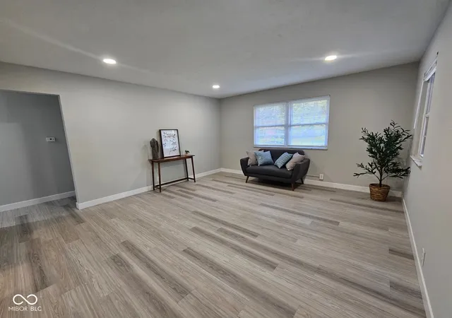 Sale Pending at 1641 Horizon Ln, Indianapolis, IN 46260 | MLS# 22125264 | Listing updated on 2026-09-15