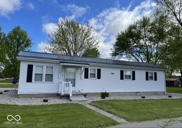 Photo 1 of Single family home for sale at 711 S Madison St, Nappanee, IN 46550 | MLS# 22125267 | Listing updated on 2026-09-21