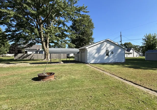 Photo 2 of Single family home for sale at 711 S Madison St, Nappanee, IN 46550 | MLS# 22125267 | Listing updated on 2026-09-21