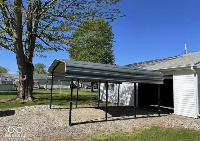 Photo 3 of Single family home for sale at 711 S Madison St, Nappanee, IN 46550 | MLS# 22125267 | Listing updated on 2026-09-21