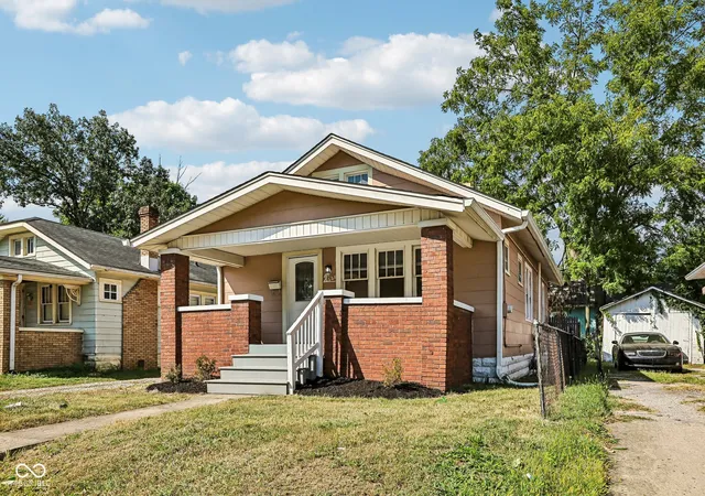 Photo 3 of Single family home for sale at 228 S Arlington Ave, Indianapolis, IN 46219 | MLS# 22125274 | Listing updated on 2026-09-10