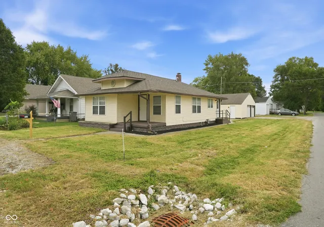 Photo 2 of Single family home for sale at 731 Manhattan Ave, Indianapolis, IN 46241 | MLS# 22125275 | Listing updated on 2026-09-30