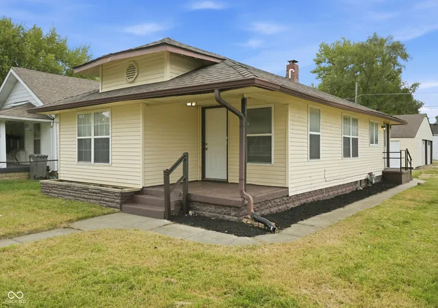 Photo 3 of Single family home for sale at 731 Manhattan Ave, Indianapolis, IN 46241 | MLS# 22125275 | Listing updated on 2026-09-30