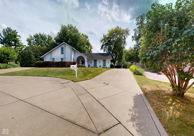 Photo 2 of Single family home for sale at 611 Sun Valley Ct, Indianapolis, IN 46217 | MLS# 22125287 | Listing updated on 2026-09-12