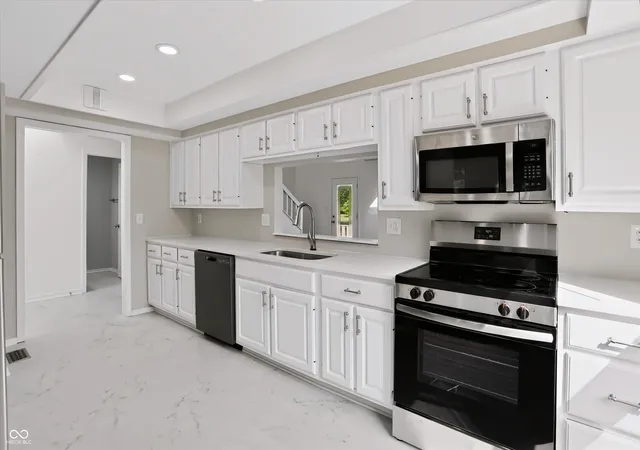Photo 4 of Condo for sale at 328 Sandbrook Dr, Noblesville, IN 46062 | MLS# 22125311 | Listing updated on 2026-09-21