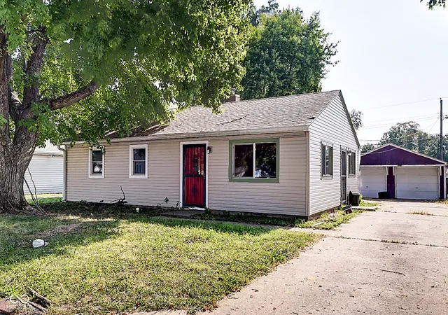 Photo 1 of Single family home for sale at 3333 S Mooresville Rd, Indianapolis, IN 46221 | MLS# 22125319 | Listing updated on 2026-09-28