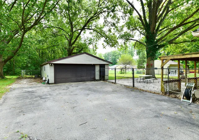 Photo 3 of Single family home for sale at 2051 N Avon, Avon, IN 46123 | MLS# 22125335 | Listing updated on 2026-09-13