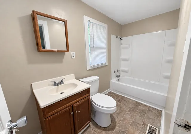 Photo 3 of Sale Pending at 3333 S Rybolt Ave, Indianapolis, IN 46221 | MLS# 22125350 | Listing updated on 2026-10-05