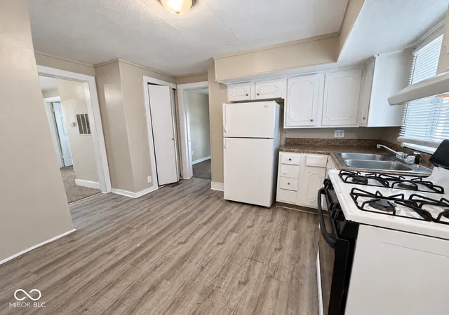 Photo 4 of Sale Pending at 3333 S Rybolt Ave, Indianapolis, IN 46221 | MLS# 22125350 | Listing updated on 2026-10-05