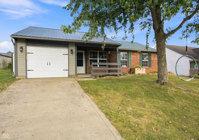 Photo 1 of Single family home for sale at 4865 Hunters Run, Columbus, IN 47201 | MLS# 22125368 | Listing updated on 2026-09-21
