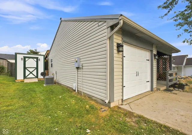 Photo 3 of Single family home for sale at 4865 Hunters Run, Columbus, IN 47201 | MLS# 22125368 | Listing updated on 2026-09-21