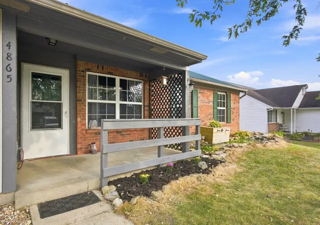 Photo 3 of Single family home for sale at 4865 Hunters Run, Columbus, IN 47201 | MLS# 22125368 | Listing updated on 2026-09-21