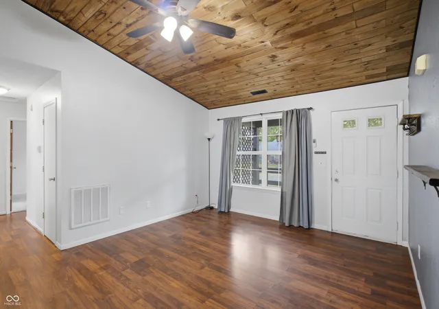 Photo 4 of Single family home for sale at 4865 Hunters Run, Columbus, IN 47201 | MLS# 22125368 | Listing updated on 2026-09-21