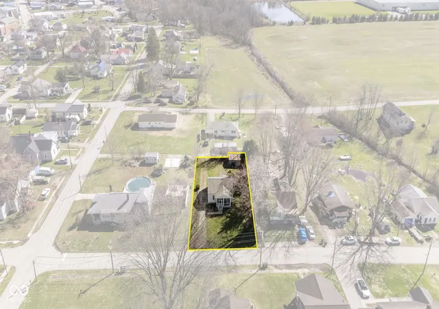 Photo 4 of Single family home for sale at 303 N Park Ave, Crothersville, IN 47229 | MLS# 22125369 | Listing updated on 2026-09-10