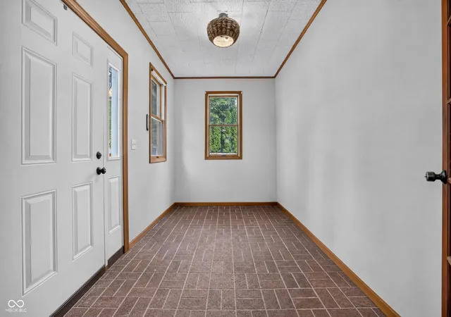 Photo 3 of Single family home for sale at 333 W Walnut St, Sharpsville, IN 46068 | MLS# 22125391 | Listing updated on 2026-09-13
