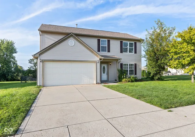 Photo 3 of Single family home for sale at 11836 Valley Crk N Dr, Indianapolis, IN 46229 | MLS# 22125426 | Listing updated on 2026-09-21