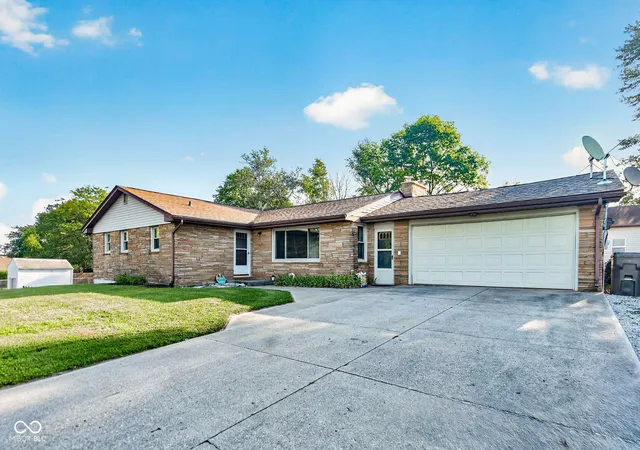 Single family home for sale at 2150 N Bilbrey Ln, Anderson, IN 46011 | MLS# 22125444