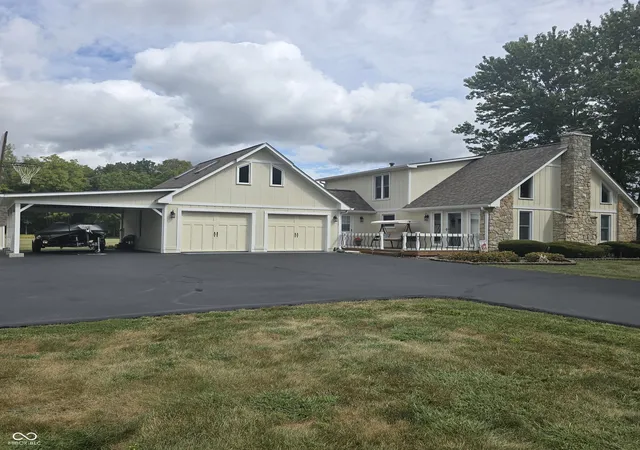 Single family home for sale at 7022 W Ivy Ln, New Palestine, IN 46163 | MLS# 22125448