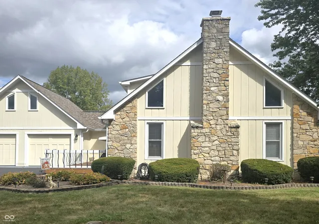 Photo 3 of Single family home for sale at 7022 W Ivy Ln, New Palestine, IN 46163 | MLS# 22125448 | Listing updated on 2026-09-19