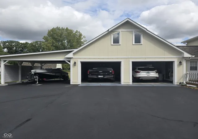 Photo 4 of Single family home for sale at 7022 W Ivy Ln, New Palestine, IN 46163 | MLS# 22125448 | Listing updated on 2026-09-19