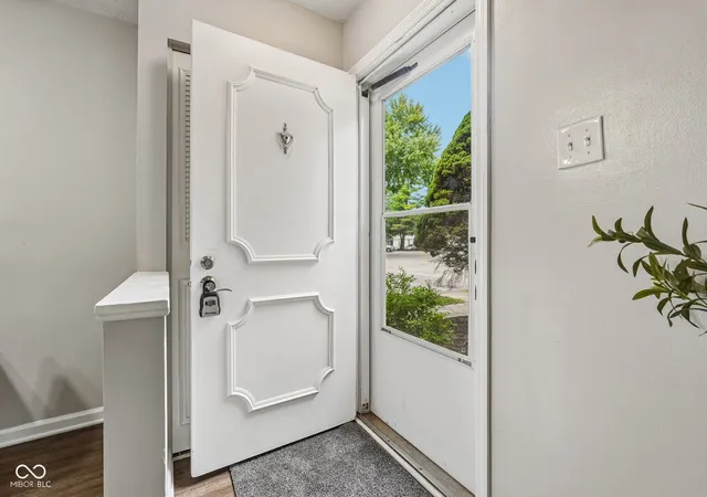 Photo 2 of Condo for sale at 3962 Braddock Rd, Indianapolis, IN 46268 | MLS# 22125454 | Listing updated on 2026-09-25