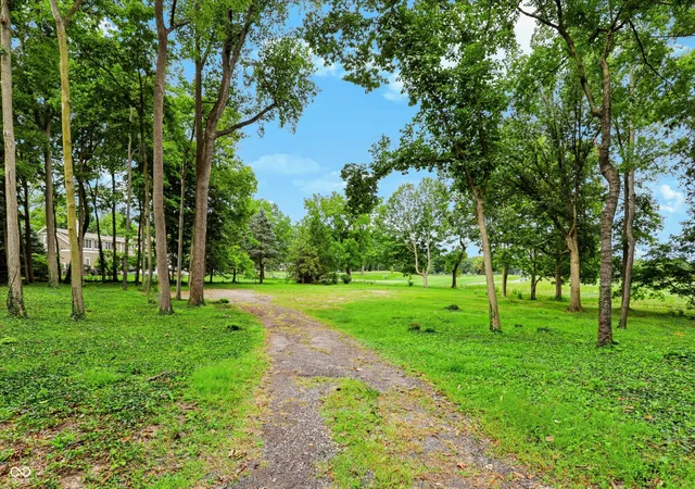 Photo 2 of Single family home for sale at 21 Cardinal Ln, Carmel, IN 46032 | MLS# 22125459 | Listing updated on 2026-09-11
