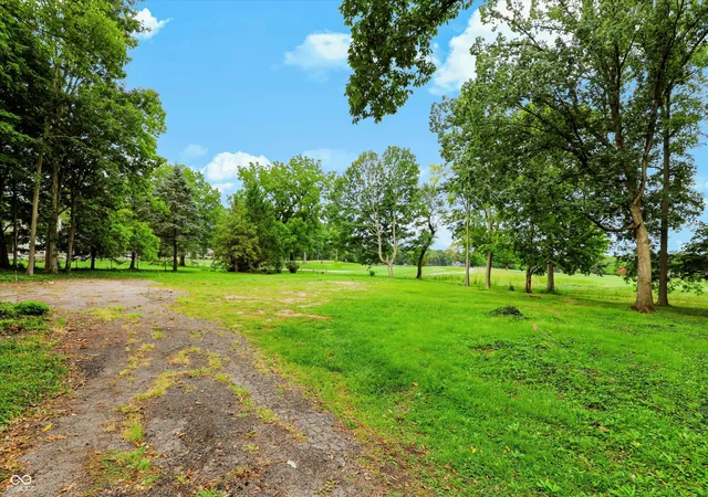 Photo 3 of Single family home for sale at 21 Cardinal Ln, Carmel, IN 46032 | MLS# 22125459 | Listing updated on 2026-09-11