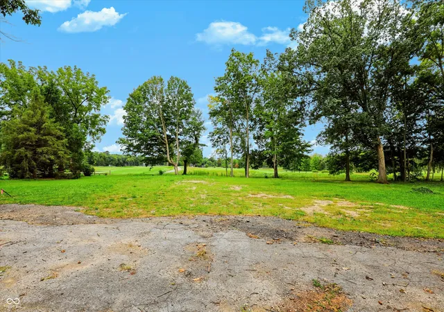 Photo 4 of Single family home for sale at 21 Cardinal Ln, Carmel, IN 46032 | MLS# 22125459 | Listing updated on 2026-09-11