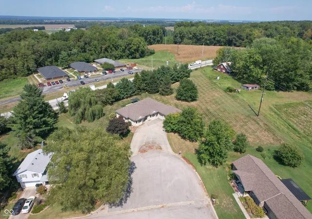 Photo 2 of Single family home for sale at 505 Kelly Dr, Brownstown, IN 47220 | MLS# 22125467 | Listing updated on 2026-09-15