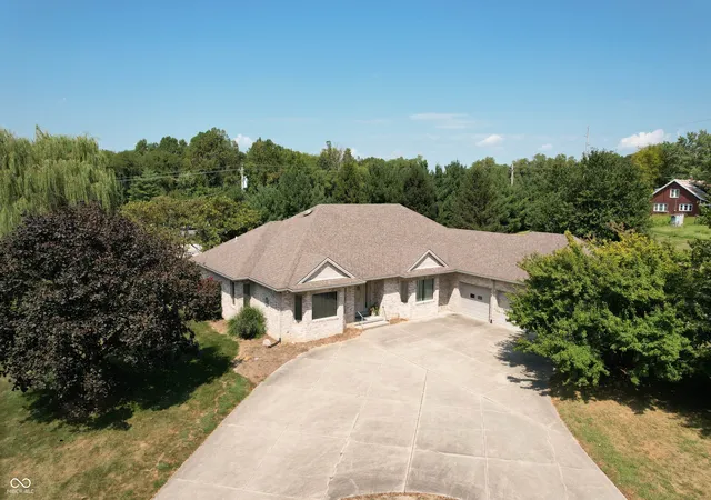 Photo 3 of Single family home for sale at 505 Kelly Dr, Brownstown, IN 47220 | MLS# 22125467 | Listing updated on 2026-09-15