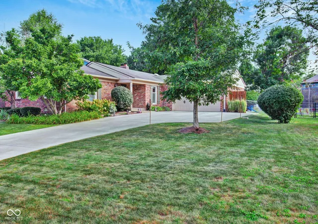 Photo 1 of Single family home for sale at 820 Hickory Way, Noblesville, IN 46062 | MLS# 22125471 | Listing updated on 2026-10-07