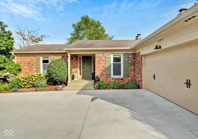 Photo 3 of Single family home for sale at 820 Hickory Way, Noblesville, IN 46062 | MLS# 22125471 | Listing updated on 2026-10-07