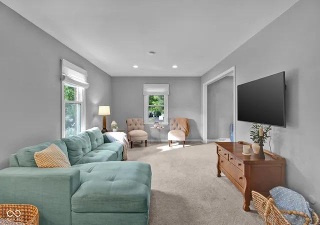 Photo 4 of Single family home for sale at 820 Hickory Way, Noblesville, IN 46062 | MLS# 22125471 | Listing updated on 2026-10-07