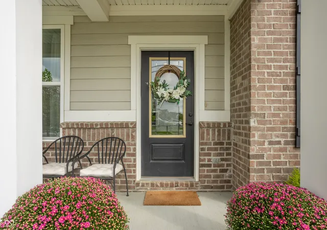 Photo 2 of Single family home for sale at 4426 Eagleridge Ln, Zionsville, IN 46077 | MLS# 22125474 | Listing updated on 2026-09-25