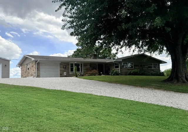 Photo 3 of Single family home for sale at 1644 W County Rd 100 N, Greencastle, IN 46135 | MLS# 22125477 | Listing updated on 2026-09-15