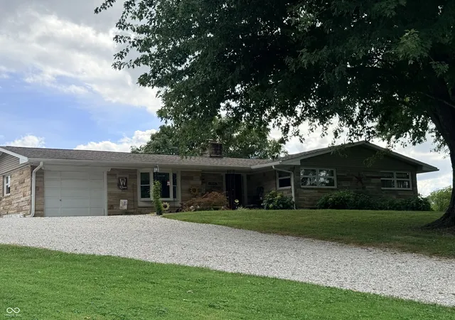 Photo 3 of Single family home for sale at 1644 W County Rd 100 N, Greencastle, IN 46135 | MLS# 22125477 | Listing updated on 2026-09-24