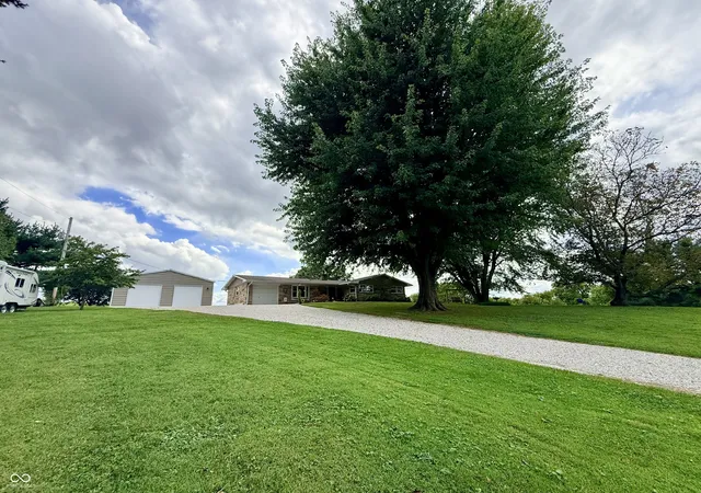 Photo 4 of Single family home for sale at 1644 W County Rd 100 N, Greencastle, IN 46135 | MLS# 22125477 | Listing updated on 2026-09-24