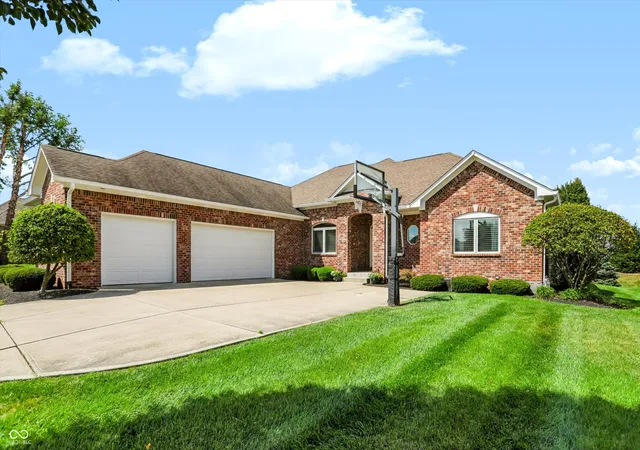 Photo 3 of Single family home for sale at 1812 Golden Fld Dr, Greenwood, IN 46143 | MLS# 22125485 | Listing updated on 2026-09-15
