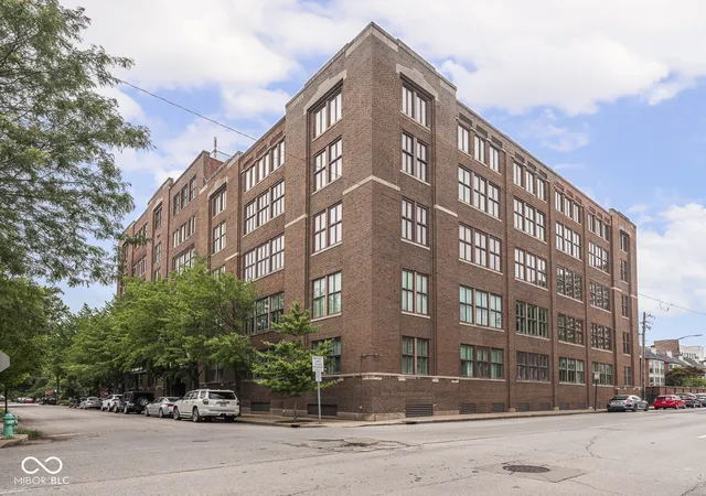 Photo 2 of Condo for sale at 430 N Park Ave #104, Indianapolis, IN 46202 | MLS# 22125496 | Listing updated on 2026-09-11