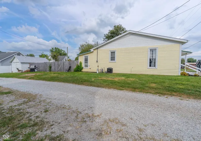 Photo 4 of Single family home for sale at 430 Mill St, Hope, IN 47246 | MLS# 22125503 | Listing updated on 2026-09-12