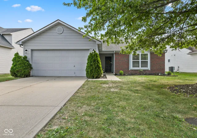 Photo 2 of Single family home for sale at 9925 Cedarstone Ln, Avon, IN 46123 | MLS# 22125562 | Listing updated on 2026-09-21