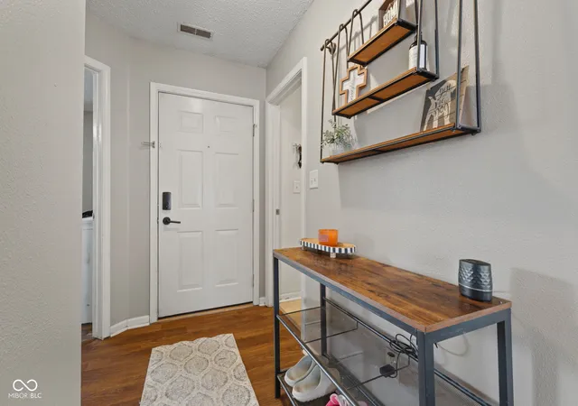 Photo 3 of Single family home for sale at 9925 Cedarstone Ln, Avon, IN 46123 | MLS# 22125562 | Listing updated on 2026-09-21