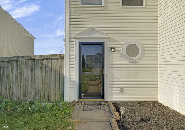 Photo 3 of Single family home for sale at 15085 Fawn Holw Ln, Noblesville, IN 46060 | MLS# 22125565 | Listing updated on 2026-09-11