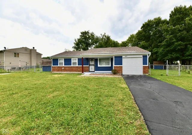 Photo 3 of Sale Pending at 9457 Burrwood Crk, Indianapolis, IN 46235 | MLS# 22125578 | Listing updated on 2026-09-24