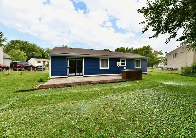 Photo 4 of Sale Pending at 9457 Burrwood Crk, Indianapolis, IN 46235 | MLS# 22125578 | Listing updated on 2026-09-24