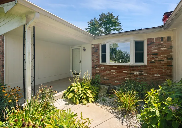 Photo 2 of Single family home for sale at 63 E County Rd 951 S, Clayton, IN 46118 | MLS# 22125582 | Listing updated on 2026-09-11