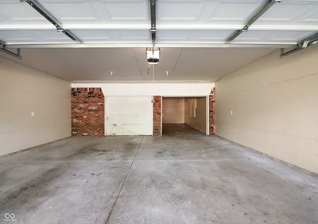Photo 3 of Single family home for sale at 63 E County Rd 951 S, Clayton, IN 46118 | MLS# 22125582 | Listing updated on 2026-09-11