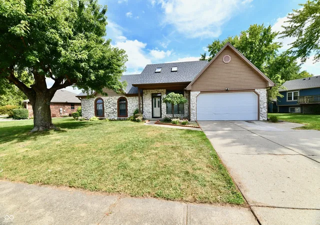 Photo 1 of Sale Pending at 8919 Country Walk Dr, Indianapolis, IN 46227 | MLS# 22125587 | Listing updated on 2026-10-06
