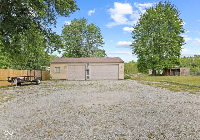 Photo 3 of Single family home for sale at 11826 S Marlin Rd, Indianapolis, IN 46239 | MLS# 22125599 | Listing updated on 2026-10-24