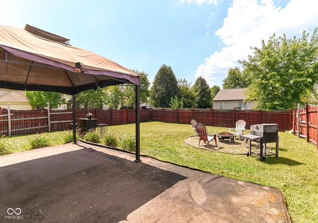 Photo 3 of Sale Pending at 2310 Rostock Ct, Indianapolis, IN 46229 | MLS# 22125605 | Listing updated on 2026-10-25